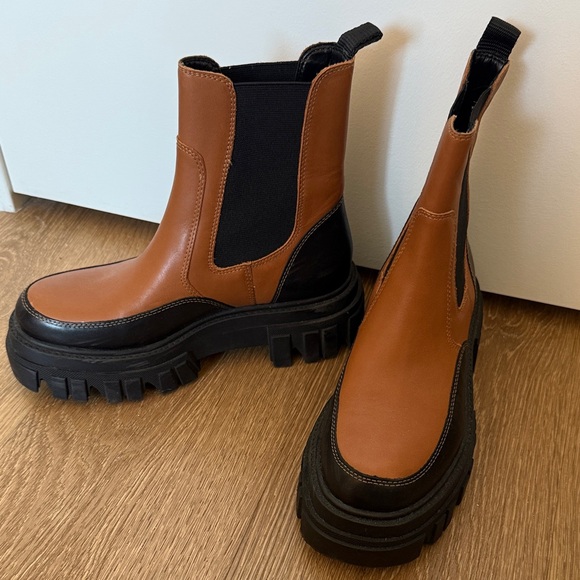 Marc Fisher Morgan Lug Chelsea Boots - Picture 1 of 5